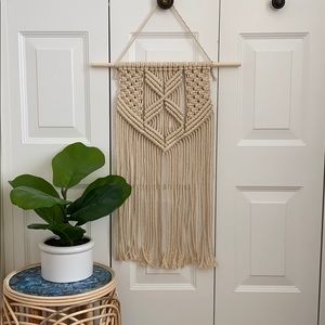 Macrame wall hanging- minimalist boho wall decor